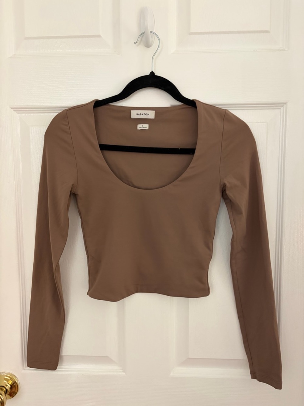 Babaton Contour Scoop Neck Long Sleeve Crop Top in Brown